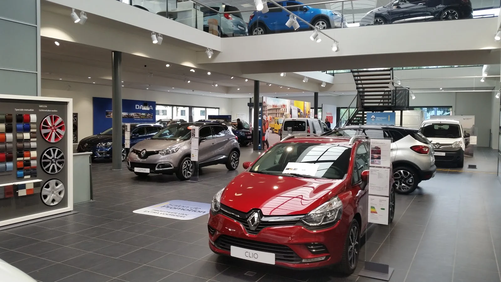 Autobedrijf Stam showroom