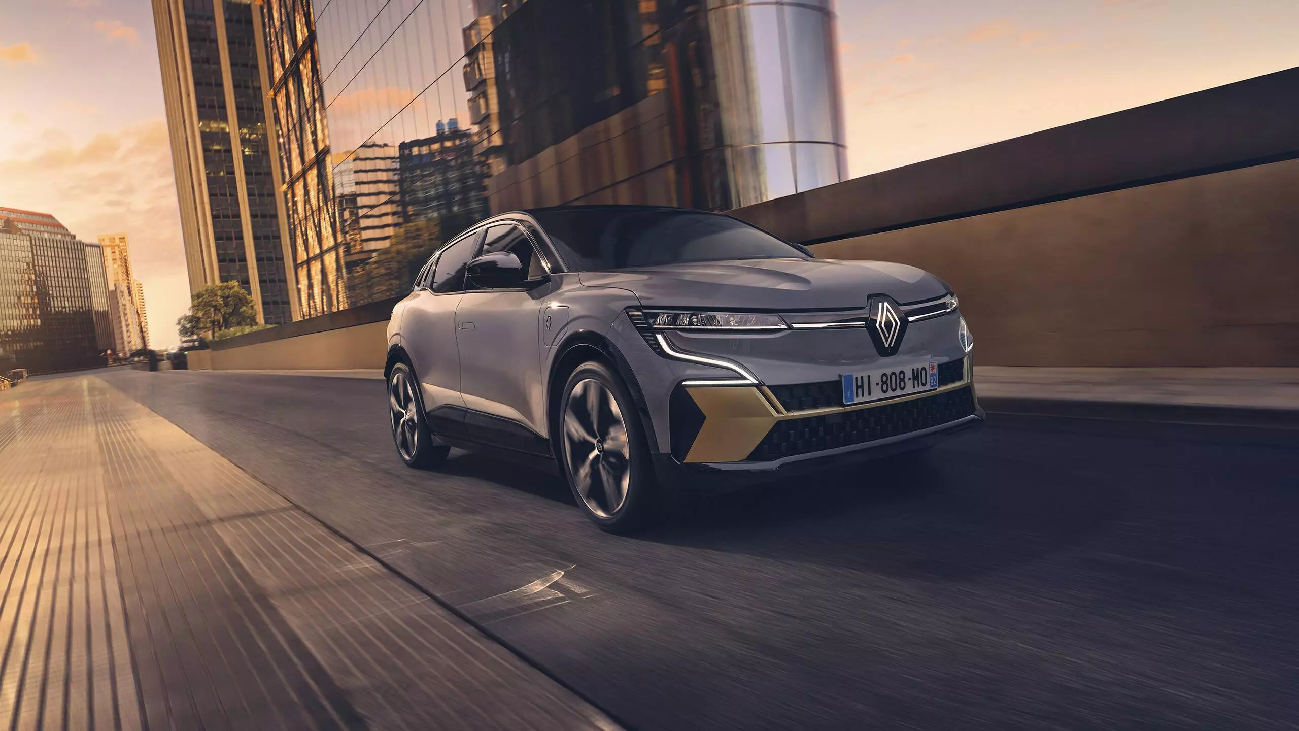 Renault Megane E-Tech electric voorkant, Stam Renault