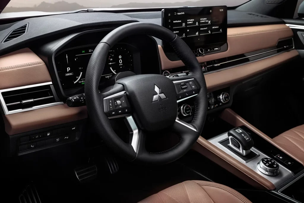 Mitsubishi Outlander PHEV dashboard, Stam Mitsubishi
