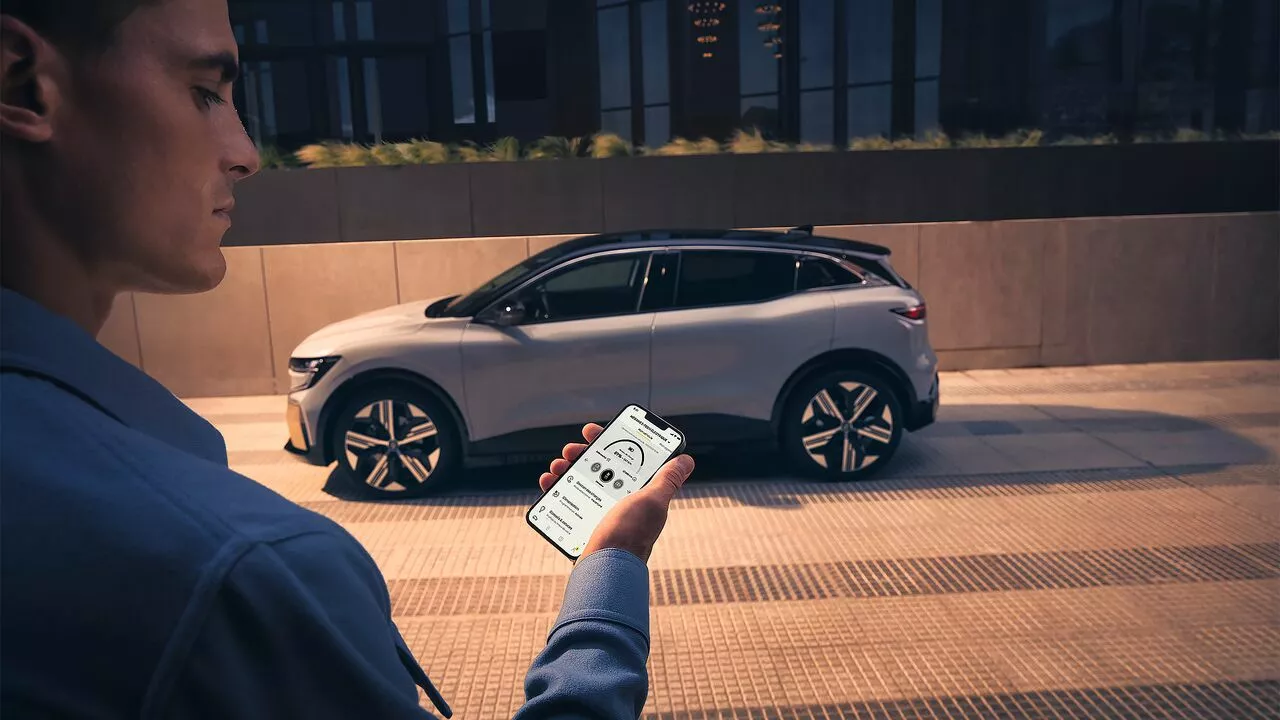 Renault Megane E-Tech electric app, Stam Renault
